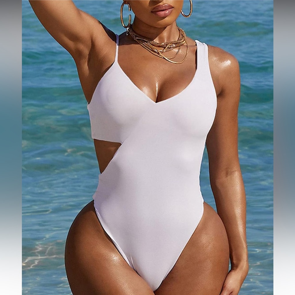 White One-Piece Swimsuit with Plunging V-Neck and High-Leg Cut 🥥